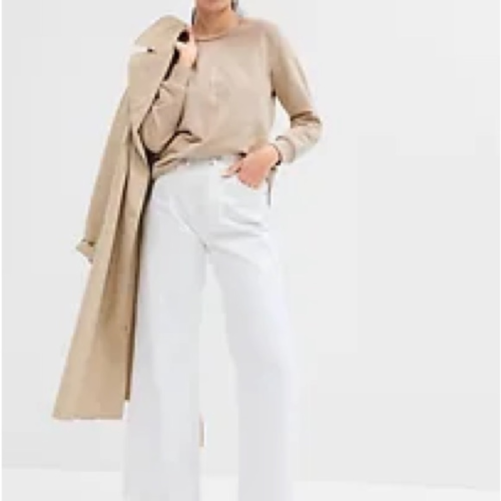 NWT Gap Logo Sweatshirt  COLOR SAND KHAKI SIZE MEDIUM